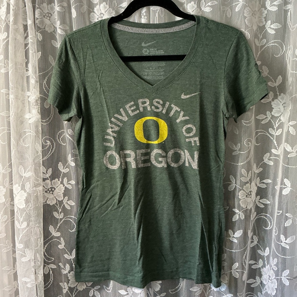 Nike Women's Green University of Oregon Tee size medium